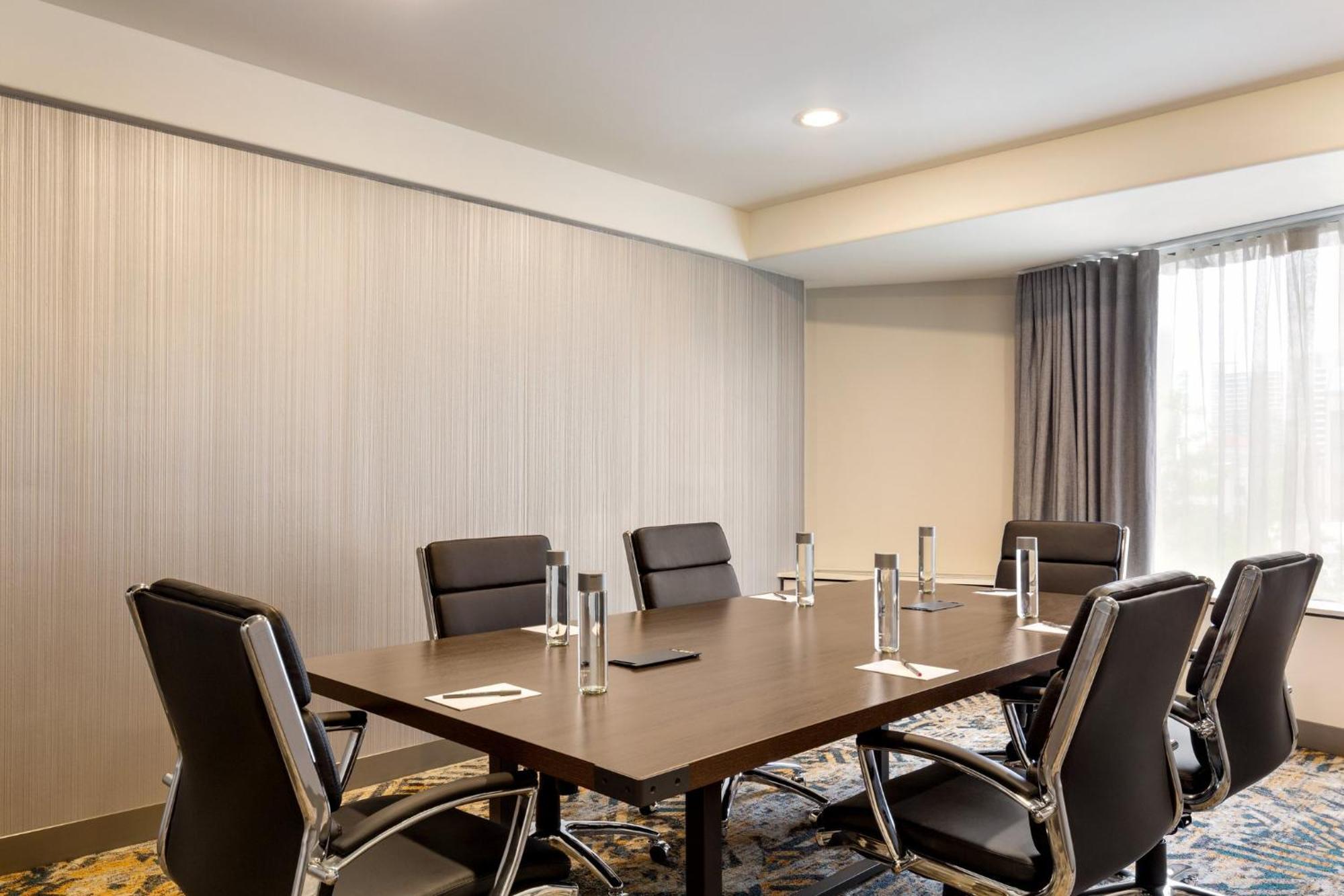 Crowne Plaza Seattle Newly Renovated With No Resort Fee Exterior photo