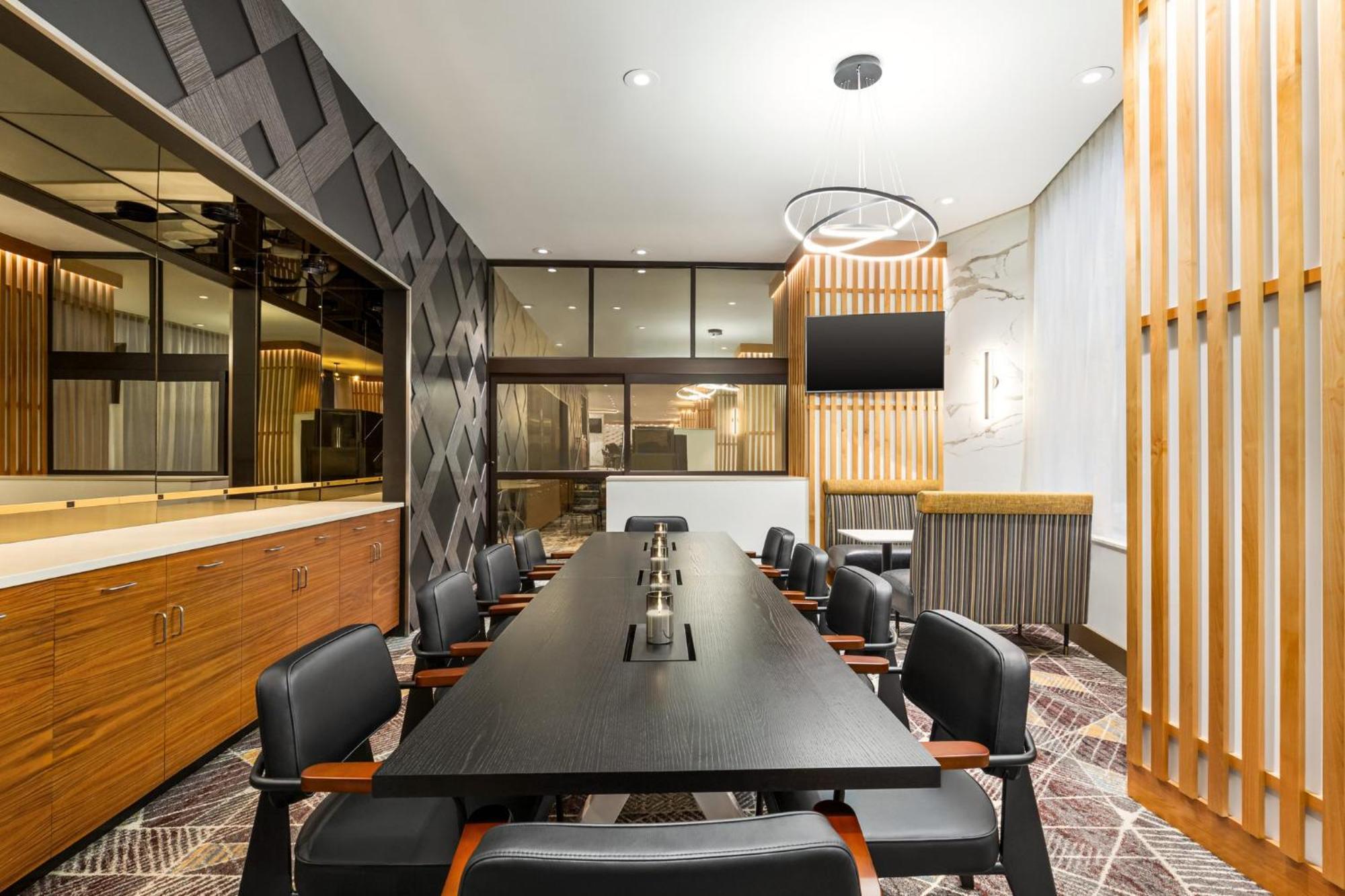 Crowne Plaza Seattle Newly Renovated With No Resort Fee Exterior photo